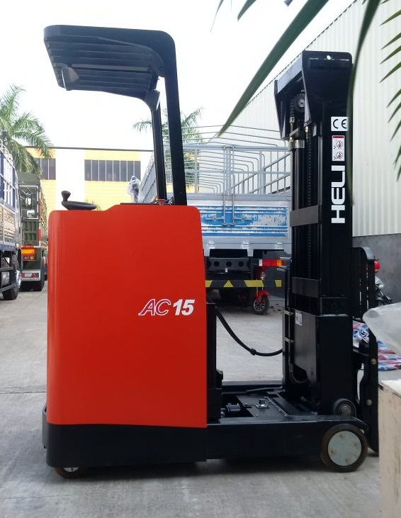 1.5T叉车司机站立